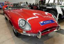 =Jaguar E-Type, gesehen bei der Retro Classic in Stuttgart - März 2017