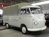 =VW T1 in Pritschenausführung und Planenaufbau, gesehen bei der Retro Classic in Stuttgart - März 2017