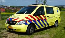 =MB Vito vom Ambulance RAV Zuid Limburg, abgestellt auf dem Parkplatz der RettMobil 2017 in Fulda - Mai 2017