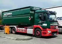 =MB-Actros 2540 der Entsorgungsfirma KNETTENBRECH & GURDULIC rastet an der A 3 im April 2017