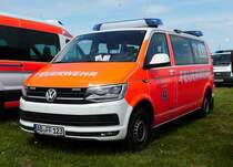 =VW T6 der Feuerwehr von STOCKSTADT am MAIN, gesehen auf dem Parkplatz der RettMobil 2017 in Fulda - Mai 2017