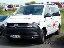 =VW T6 vom DRK LV Sachsen-Anhalt, gesehen auf dem Parkplatz der RettMobil 2017 in Fulda - Mai 2017