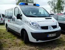 =Renault Trafic des DRK KV ZOLLERNALB, gesehen auf dem Parkplatz der RettMobil 2017 in Fulda - Mai 2017
