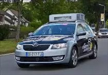 . Skoda Oktavia mit Infobox auf dem Dach, gesehen bei der Caravane du Tour durch Luxemburg. 03.07.2017 