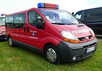 =Renault Trafic der Feuerwehr VOHENSTRAUß, gesehen auf dem Parkplatz der RettMobil 2017 in Fulda - Mai 2017