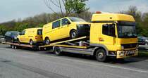 MB Atego als Autotransporter rastet an der A3 im April 2017