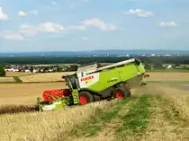 Claas Lexion 640 beim Ernten von Raps am 18.07.17 bei Maintal Wachenbuchen