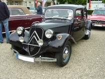 Citroen 11CV des Modelljahres 1954. Oldtimertreffen an der Galopprennbahn Krefeld am 16.07.2017.