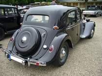 Heckansicht eines Citroen 11CV des Modelljahres 1954. Oldtimertreffen an der Galopprennbahn Krefeld am 16.07.2017.