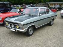 Opel Kadett B Coupe Rallye. 1966 - 1970. Hier wurde ein  Kiemencoupe  in der Version Rallye L abgelichtet. Trotz des Preises von DM 7175,00 erwies sich dieses Modell als Verkaufsschlager. Der 4-Zylinderreihenmotor hat einen Hubraum von 1078 cm³ und leistet 60 PS. Oldtimertreffen an der Galopprennbahn Krefeld am 16.07.2017. 