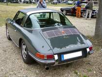 Heckansicht eines Porsche Targa 911L des Modelljahres 1968. Oldtimertreffen an der Galopprennbahn Krefeld am 16.07.2017.