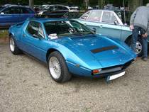 Maserati Merak SS. 1975 - 1982. Der Merak SS basierte auf dem bereits 1973 vorgestellten Merak. Der als Mittelmotor verbaute V6-motor hat einen Hubraum von 2965 cm³ und leistet 220 PS. Laut Werksangaben liegt die Höchstgeschwindigkeit bei 248 km/h. Oldtimertreffen an der Galopprennbahn Krefeld am 16.07.2017.