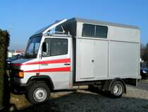 MB 609D in Tiertransporter-Ausfhrung ist das Alter von ca. 15 Jahren nicht anzusehen, und steht vor der FIH-Versteigerungshalle in Ried i.I.; 090113 