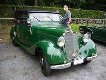 Mercedes Benz W136 IV OTP. 1951 - 1952. Hier wurde ein O ffener T ourenwagen P olizei abgelichtet. Dieses Modell wurde Anfang der 1950er Jahre für die Polizeidirektionen in ganz Deutschland ausgeliefert. Der 4-Zylinderdieselmotor hat einen Hubraum von 1767 cm³ und leistet ca. 40 PS. Oldtimertreffen an der Galopprennbahn Krefeld am 16.07.2017.