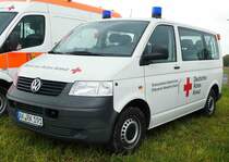 =VW T 5 des DRK OV NIEDERFISCHBACH, fotografiert bei der RettMobil 2017 in Fulda - Mai 2017