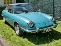 Etwas verschämt in der Ecke steht dieses hübsche Fiat 124 Cabrio auf dem Oldtimer-Treffen an der Rennbahn in Krefeld, 8.5.16 