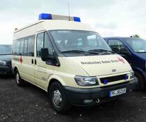 =Ford Transit vom DRK Bereitschaft PFORZHEIM, fotografiert bei der RettMobil 2017 in Fulda - Mai 2017