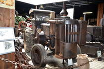 Lanz HR7 Traktor. Dieser Traktor wurde mit Holz befeuert. Das war damals Vorschrift damit man im 2. Weltkrieg Kraftstoff spart. Baujahr: 1938, Leistung: 35 PS, wiegt 3,2 Tonnen. Im Traktormuseum Uldingen-Mühlhofen  am 12.06.2017. 