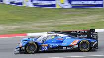 Mitzieher in der Dunlop- Kehre # 35 Signatech-Alpine,	Alpine A470 (Gibson) für die Fahrer: Pierre Ragues, Andér Negrão& Nelson Panciatici. FIA WEC 6h Nürburgring am 16.7.2017 beim Pit Walke