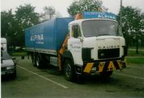 Hoegger Alpina, Gossau SG 9444 Saurer auf der Autobahnraststtte Kempthal