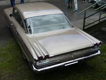 Heckansicht eines Pontiac Catalina fourdoor Sedan des Modelljahres 1960. Altmetall trifft Altmetall am 23.07.2017 im LaPaDu.