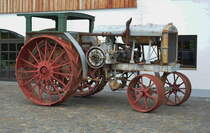 AVERY Traktor, Baujahr: 1924/25, Vierzylinder Boxermotor wurde zum Start mit Benzin und dann zum fahren auf Petroleum umgestellt. Leistung 65 PS, Gesamtgewicht: 11 to. L. H. B. 5,20, 2,86, 3,02. Dieser Traktor kam zum brechen von schwerem PrärieBoden und im Straßenbau zum Einsatz. Im Traktormuseum Uldingen-Mülhofen am 12.06.2017