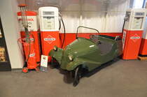 Mochet-CM Luxe,  PKW Kleinwagen, Baujahr: 1950, 3 PS, und 50 kmh schnell. Im Traktormuseum Uldingen-Mülhofen am 12.06.2017