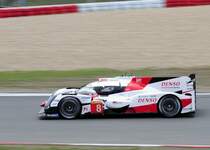 Toyota TS050 Hybrid mit der Start Nr.8 vom Team Gazoo Racing: Sébastien Buemi, Anthony Davidson & Kazuki Nakajima. Bei seiner Aufholjagt nach Benzinpumpen Probleme in der Einführungsrunde. FIA WEC 6h Nürburgring am 16.7.2017  