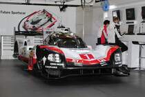 In der Box Porsche 919 Hybrid Start Nr.1 vom Team Porsche Fahrer: Neel Jani, André Lotterer & Nick Tandy. FIA WEC 6h Nürburgring am 16.7.2017 beim Pit Walke 