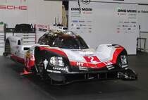 In der Box Porsche 919 Hybrid Start Nr.2 vom Team Porsche Fahrer: Timo Bernhard, Earl Bamber & Brendon Hartley. FIA WEC 6h Nürburgring am 16.7.2017 beim Pit Walke