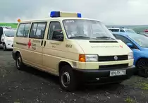 =VW T4 vom DRK OV FELLBACH, gesehen auf dem Parkplatz bei der RettMobil 2017 in Fulda - Mai 2017