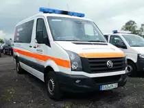 =VW Crafter des BRK MAXHÜTTE - HAIDHOF, gesehen auf dem Parkplatz bei der RettMobil 2017 in Fulda - Mai 2017