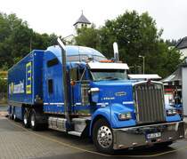 KENWORTH US-TRUCK  EDEKA 
Wieder so ein US-Truck,vor dem man steht und nur noch WOWWW sagen kann-
der KENWORTH-EDEKA am 24.7.2017 in SIEGEN....,