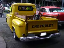 Heckansicht eines Chevrolet Apache 3100 des Modelljahres 1958. Altmetall trifft Altmetall am 23.07.2017 im LaPaDu.