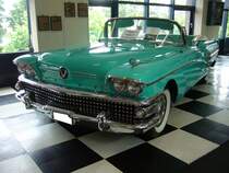 Buick Roadmaster 75 Riviera Hardtop Convertible  Coupe des Modelljahres 1958. Dieser im Farbton spraygreen lackierte Roadmaster hat einen V8-motor, der aus einem Hubraum von 6.0l 300 PS leistet. Emmerich am 26.07.2017.