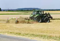 Deutz-Fahr mit Claas mit Wender bei Nörvenich - 05.07.2017