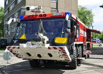MAN SX 43 8x8, Feuerlösch-Kfz-schwer Z8 der Bundeswehr-Feuerwehr am Flugplatz Köln-Wahn, am Tag der Bundeswehr in Hürth 10.06.2017