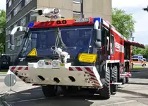 MAN SX 43 8x8, Feuerlösch-Kfz-schwer Z8 der Bundeswehr-Feuerwehr am Flugplatz Köln-Wahn, am Tag der Bundeswehr in Hürth 10.06.2017