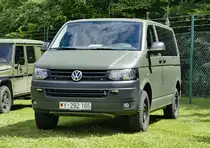 VW-Transporter T 5 der Bundeswehr in Hürth - 10.06.2017