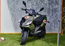 Motorroller in oliv einer Sanitätseinheit der Bundeswehr in Hürth - 10.06.2017