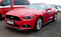 =Ford Mustang, gesehen auf dem Parkplatz bei der RettMobil 2017 in Fulda - Mai 2017