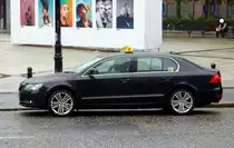 Skoda Superb als Taxi am 01.06.17 in Belfast