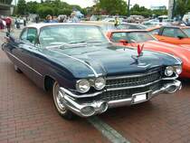 Cadillac Series 6300 Coupe de Ville von 1959. Von dieser Ausstattungs- und Karosserieversion verkaufte die Cadillac Division im Modelljahr 1959 21924 Fahrzeuge. Der Einstiegspreis lag bei US$ 5252,00. Der V8-motor hat einen Hubraum von 6390 cm³ und leistet 325 PS. 14. US-Cartreffen am 29.07.2017 im CentroO. 