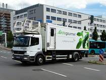 Mercedes Benz Atego Catering LKW am 29.07.17 am Frankfurter Flughafen 