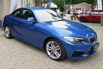 Der BMW 218i auf der Autoschau in Krefeld an der Rennbahn, 24.6.17