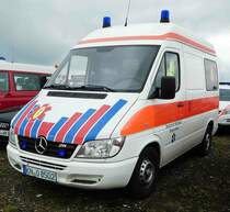 =MB Sprinter des Deutschen Hilfsdienstes SINGEN, gesehen auf dem Parkplatz bei der RettMobil 2017 in Fulda - Mai 2017