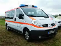 =Renault Trafic des DRK RHEINBERG, gesehen auf dem Parkplatz bei der RettMobil 2017 in Fulda - Mai 2017