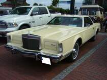 Lincoln Continental Mark V Coupe von 1977. Angetrieben wird dieses riesige Coupe von einem 
V8-motor, der aus 6590 cm³ Hubraum 186 PS leistet. 14. US-Cartreffen am 29.07.2017 im CentroO.