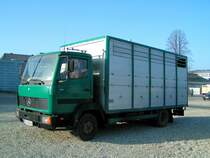 MB817 verlsst mit den soeben erworbenen Kalbinnen das FIH-Versteigerungsgelnde am Messegelnde in Ried i.I.; 090113