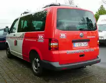 =VW T5 der Firma  RAUWERS  steht im Mai 2017 bei der RettMobil in Fulda